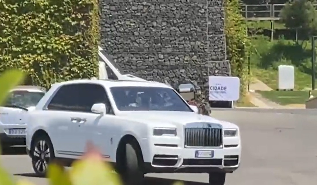 Hanh dong gay tranh cai cua Ronaldo anh 1