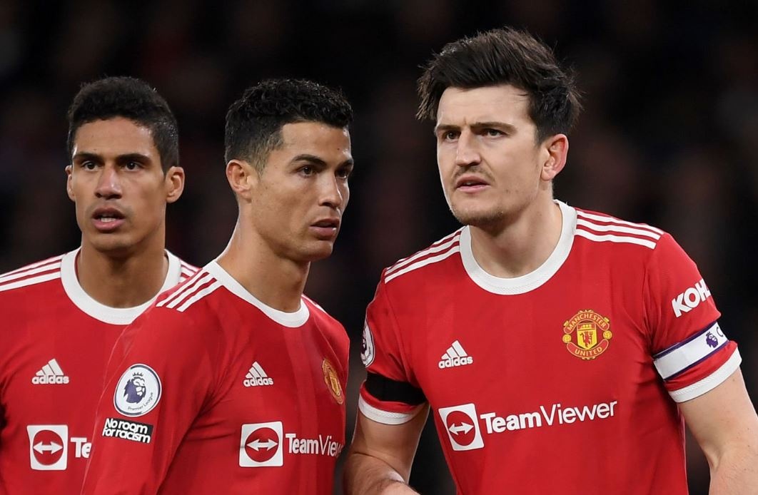 HLV Ten Hag cam Ronaldo va dong doi su dung dau bep rieng hinh anh