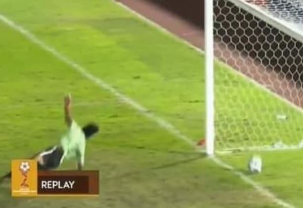 U19 Campuchia thua oan vi sai lam cua trong tai hinh anh