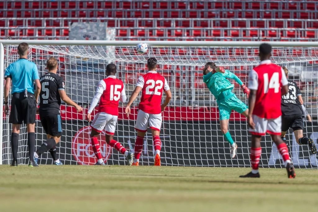 Gabriel Jesus toa sang trong tran ra mat Arsenal anh 2