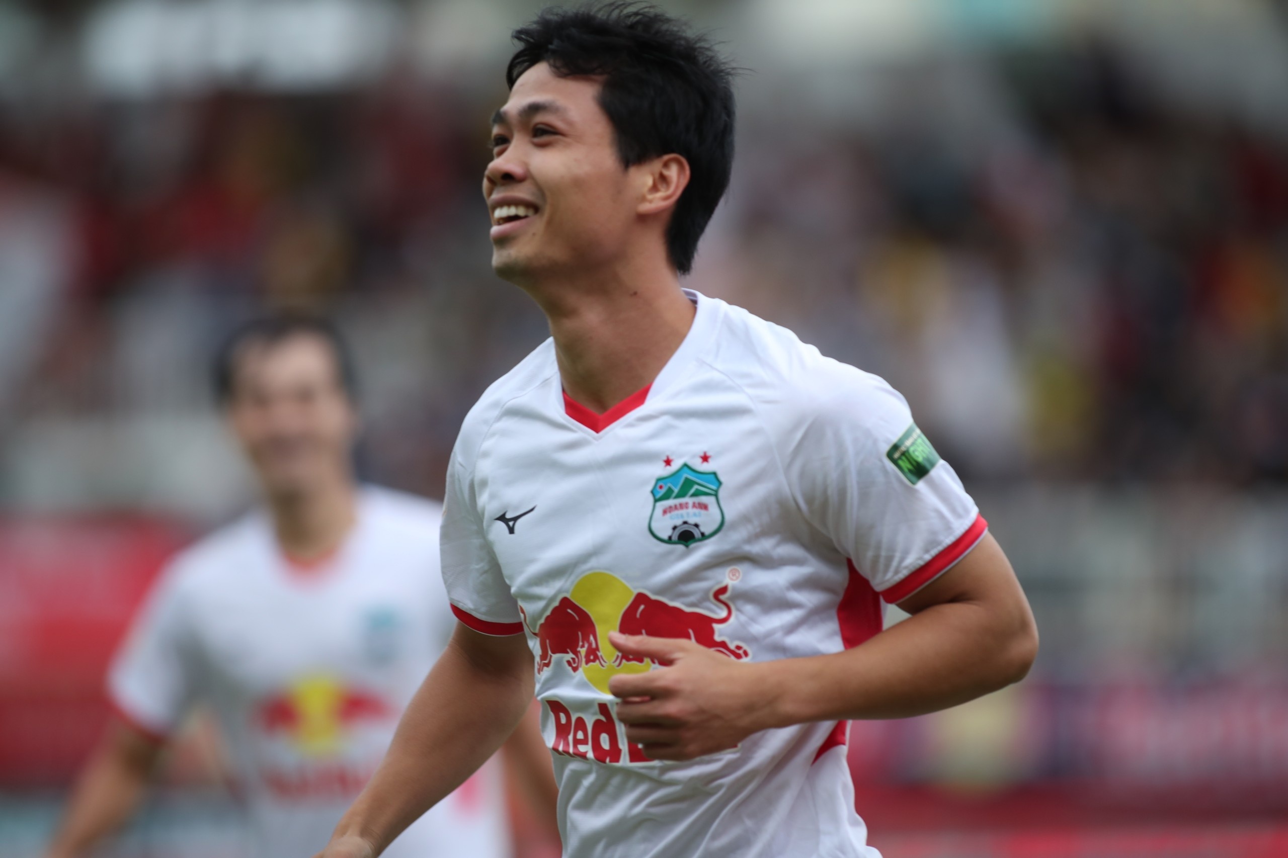 Cong Phuong toa sang giup HAGL thang tran dau tai V.League 2022 hinh anh