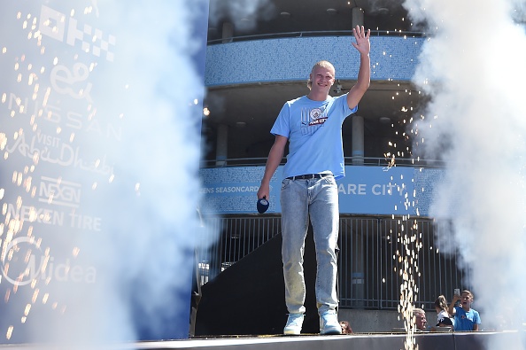 Haaland thach thuc Man United trong le ra mat Man City anh 1
