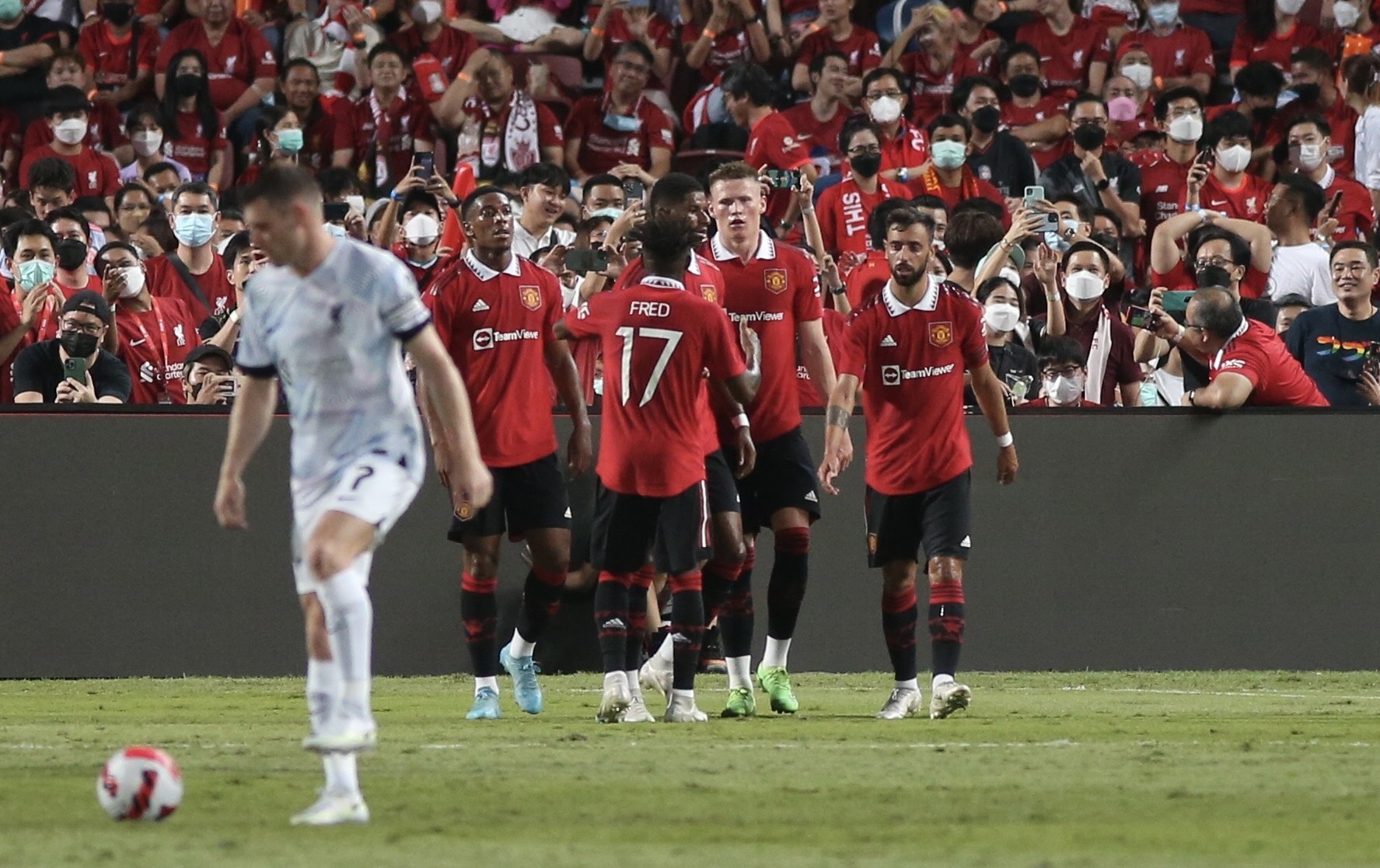 CDV Thai Lan vo oa truoc pha lop bong thanh ban cua Fred anh 1