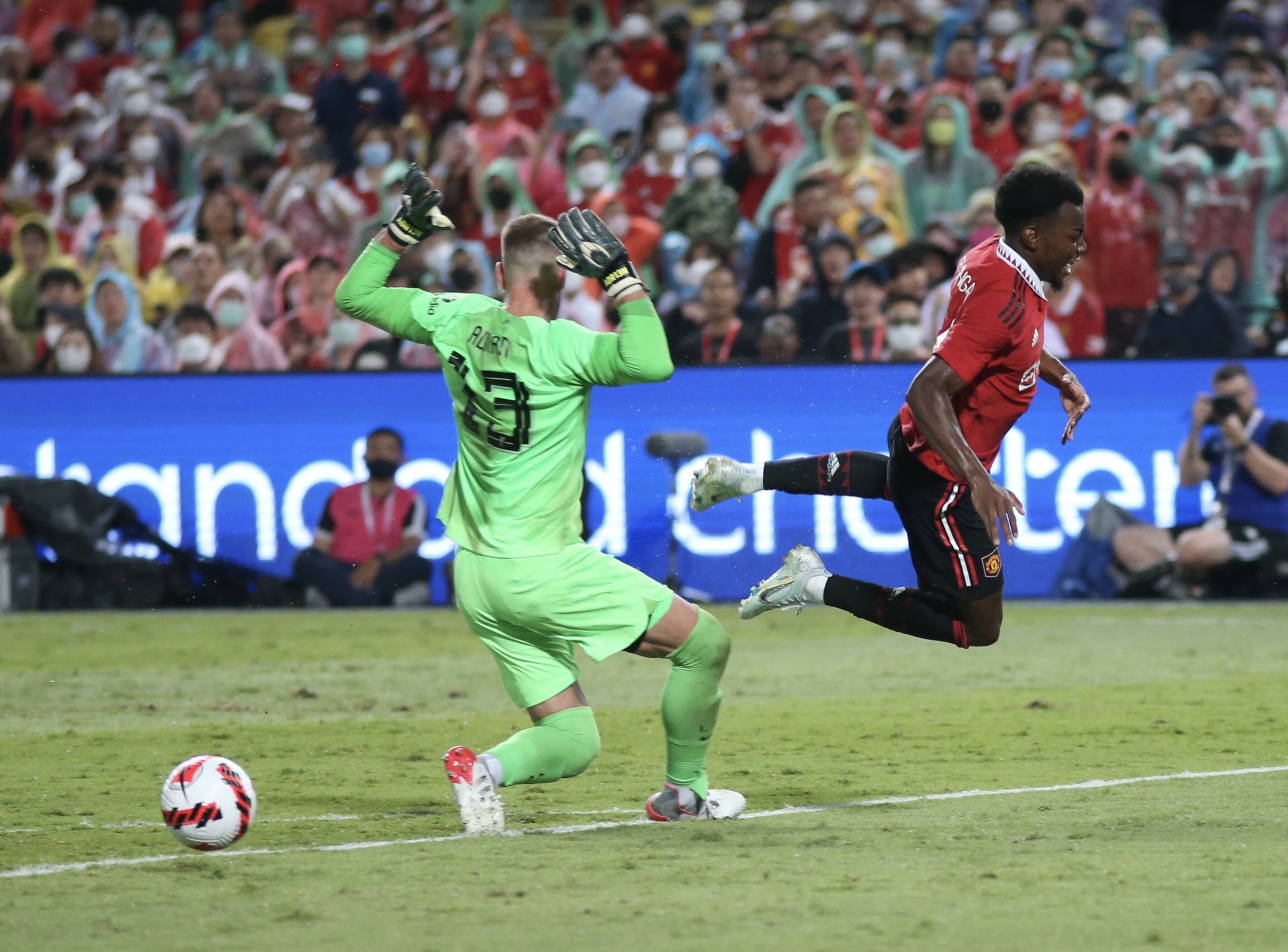 CDV Thai Lan vo oa truoc pha lop bong thanh ban cua Fred anh 7