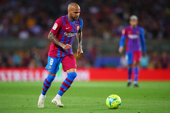 Barca khong ton trong Dani Alves anh 1