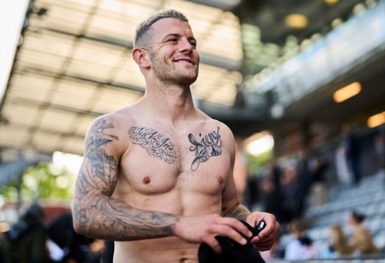 Wilshere tro lai Arsenal lam huan luyen vien hinh anh