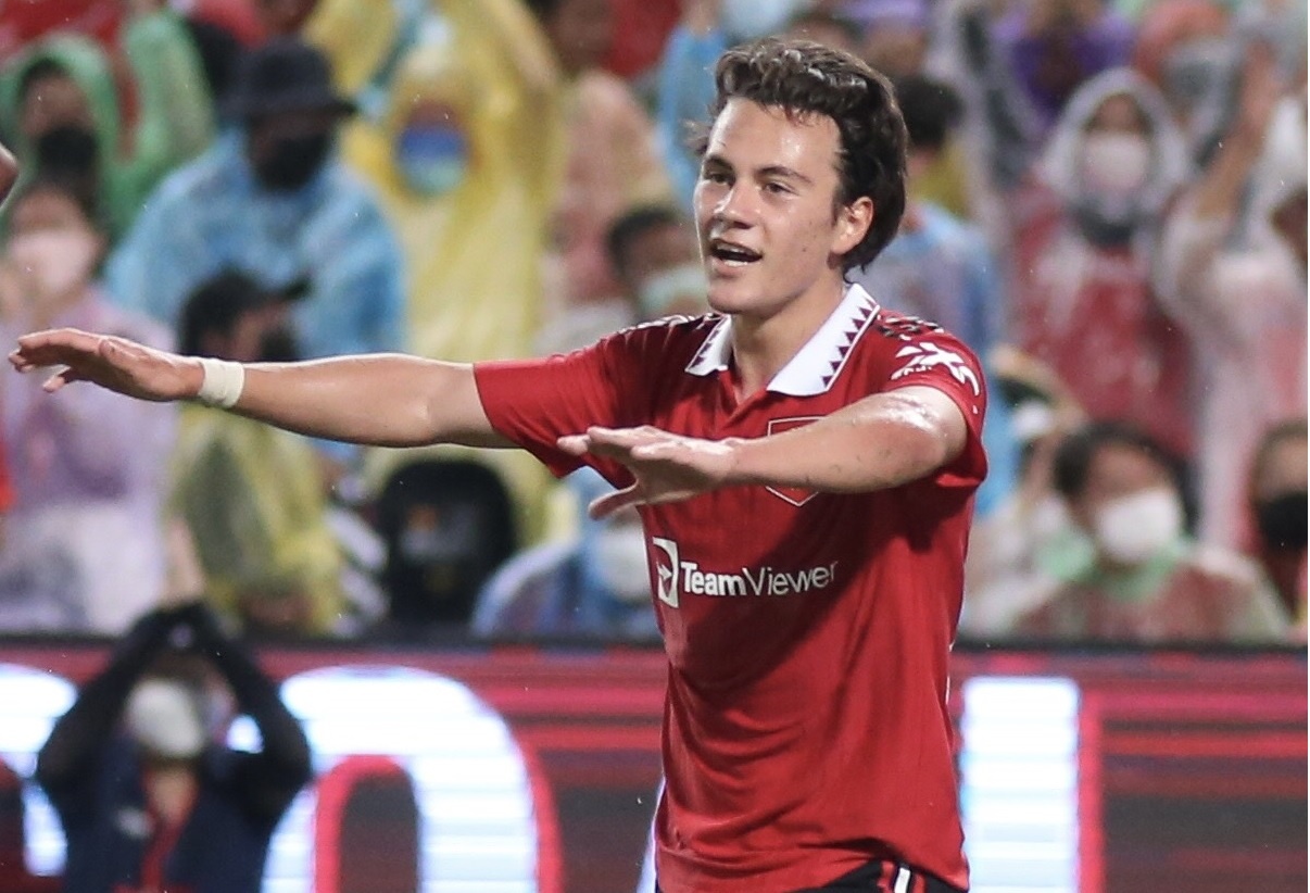 Man United thang Liverpool 4-0 hinh anh