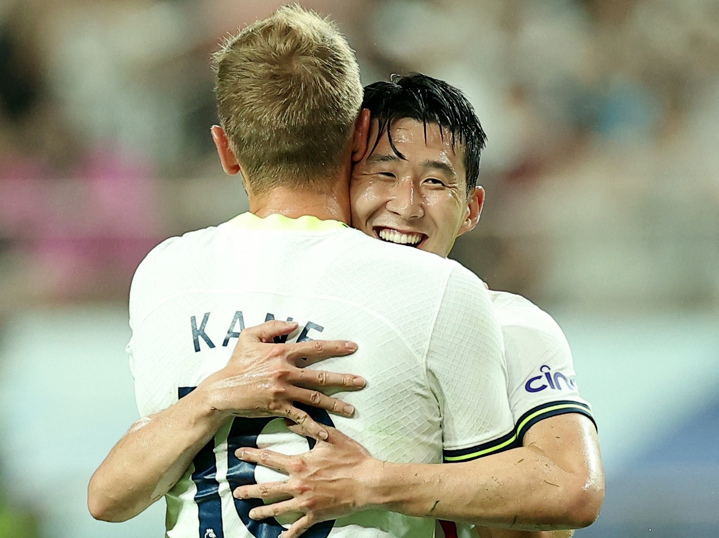 Son Heung-min lap cu dup trong tran thang 6-3 cua Tottenham hinh anh