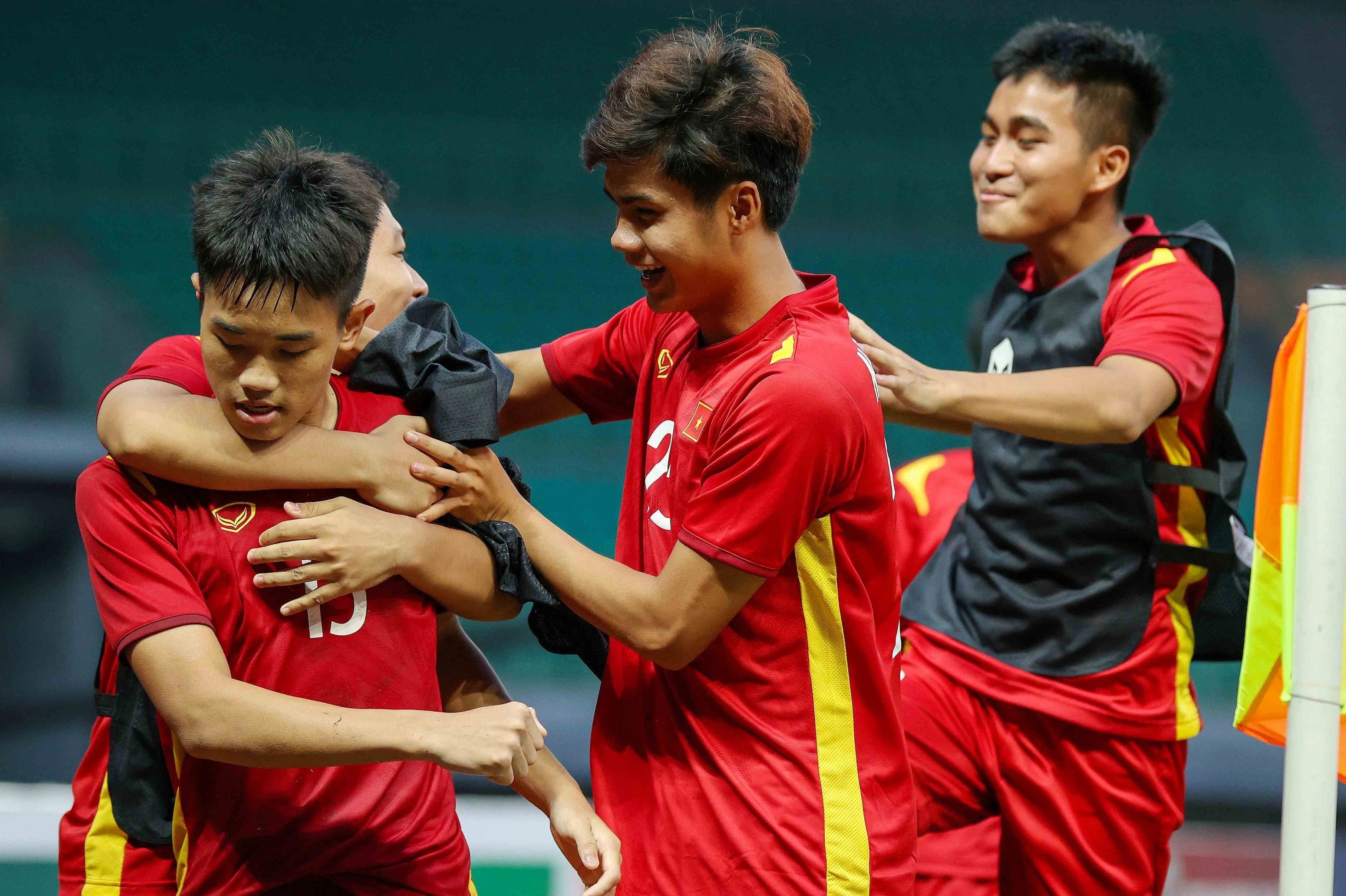 U19 Viet Nam thang Thai Lan o loat luan luu hinh anh