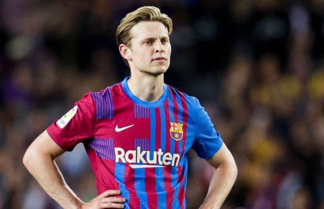 Barca tro mat voi De Jong hinh anh