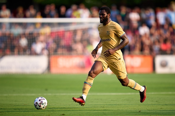 Barca bi doi hang 5 cam hoa 1-1 anh 2