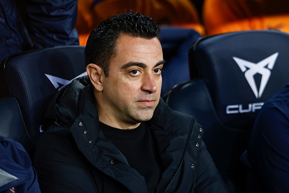 HLV Xavi muon thanh ly them 7 cau thu hinh anh