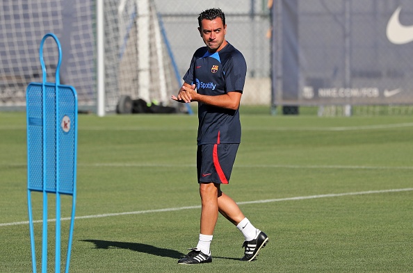 HLV Xavi muon thanh ly 7 cau thu anh 1