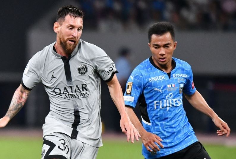 Phan ung cua Messi khi bi Chanathip tu choi ban thang hinh anh