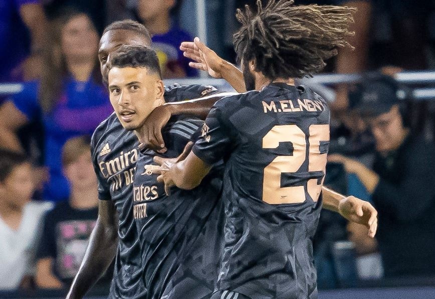 Arsenal thang tran thu 4 lien tiep hinh anh