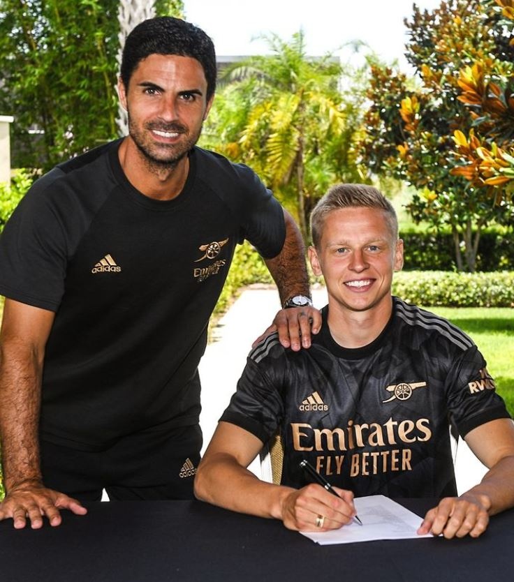 Tan binh cua Arsenal khoc trong ngay chia tay Man City anh 1