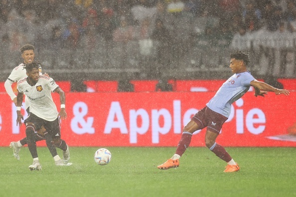 Man United thi dau tren san bun o Australia anh 2