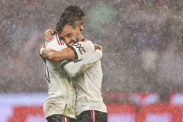 Man United thi dau tren san bun o Australia anh 3