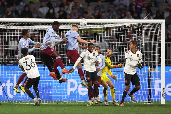 Man United thi dau tren san bun o Australia anh 6