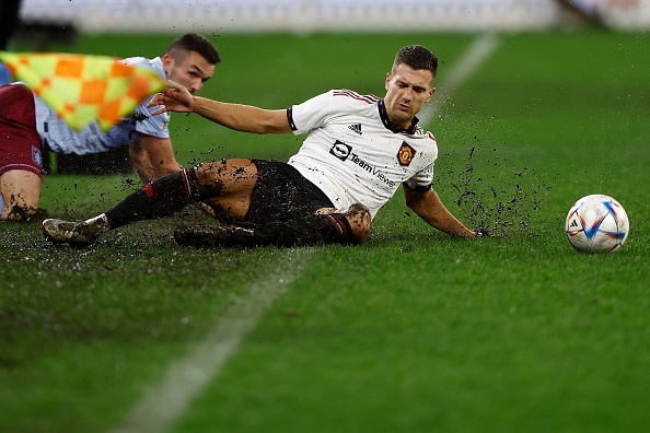 Man United thi dau tren san bun o Australia anh 4