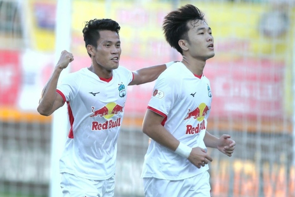 HLV Petrovic: 'HAGL hoan toan co the dua vo dich' hinh anh