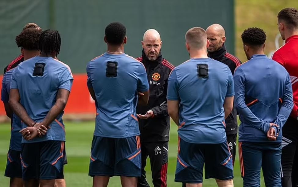 MU gui do an den nha cau thu,  Dinh duong The thao anh 1