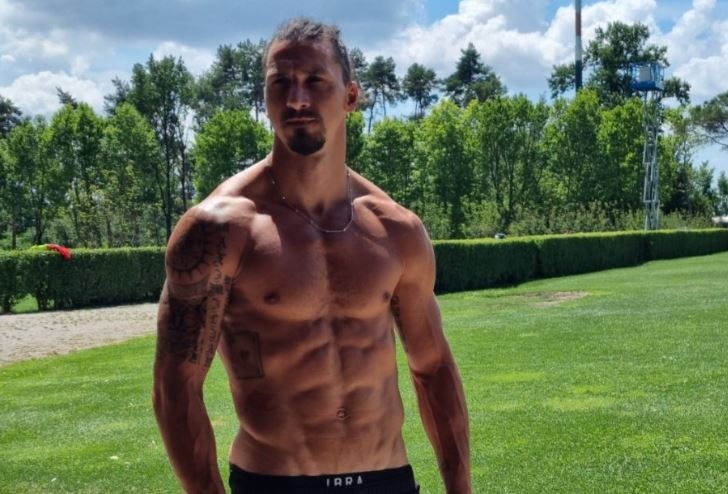 Co bap cua Ibrahimovic o tuoi 40 hinh anh