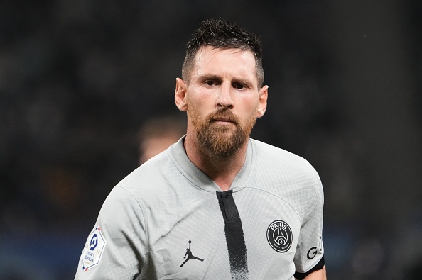 Messi noi cau voi Ramos tren san tap hinh anh