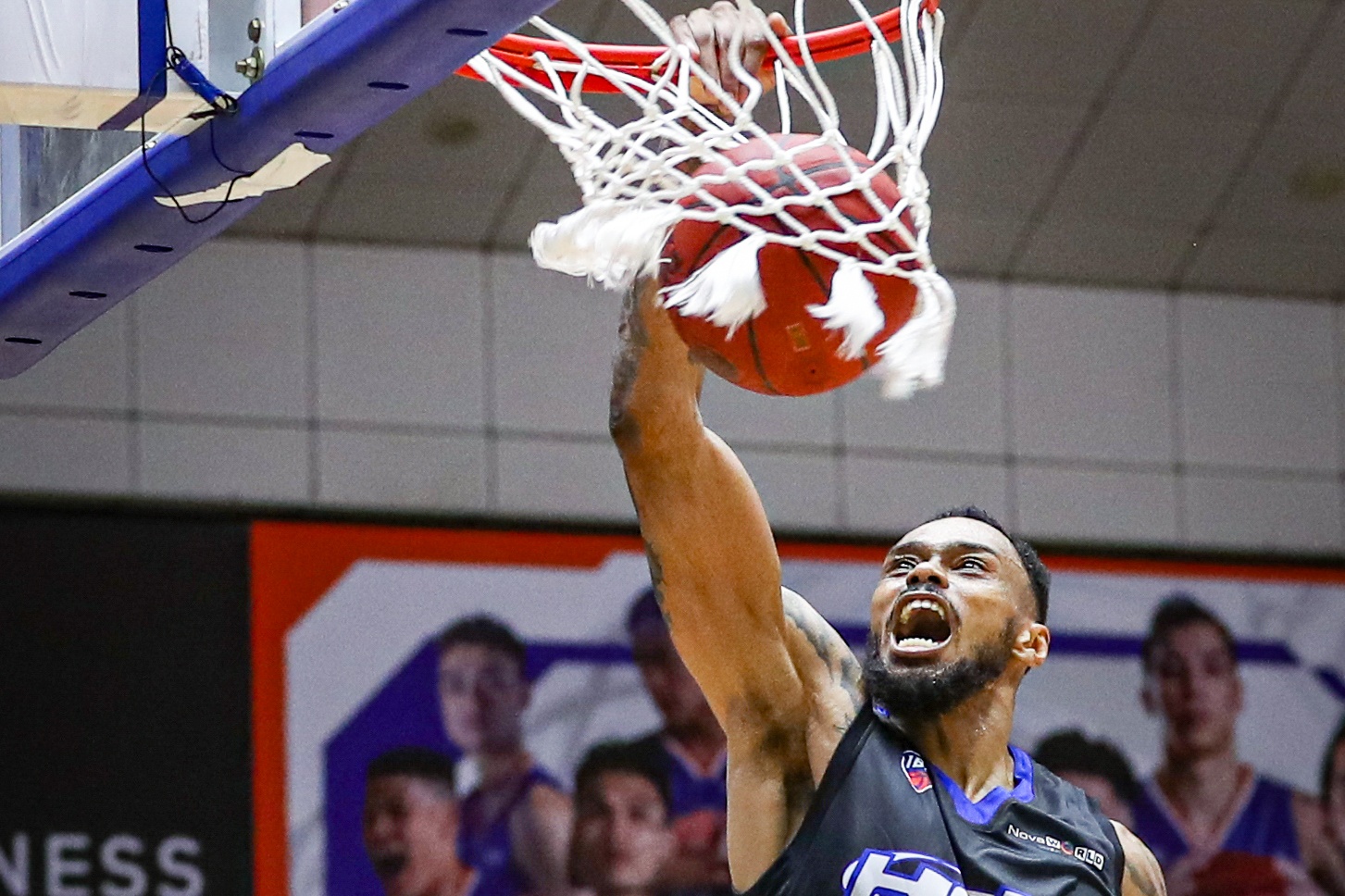 Mat ngoai binh, Nha Trang Dolphins phoi ao truoc Hanoi Buffaloes hinh anh