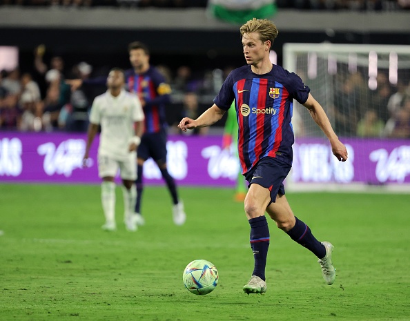 Barca nhu muon tong tien De Jong anh 1