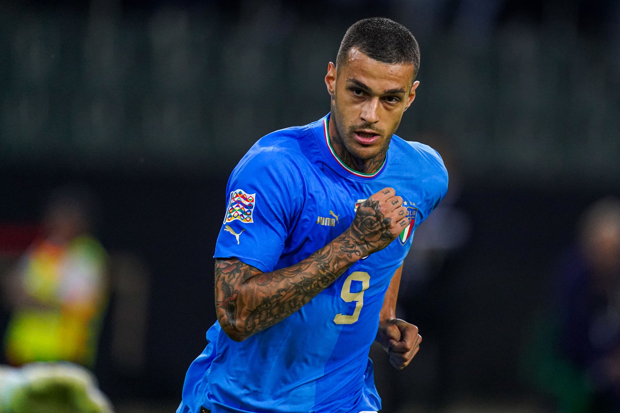 Dan tan binh vua cap ben Premier League anh 2