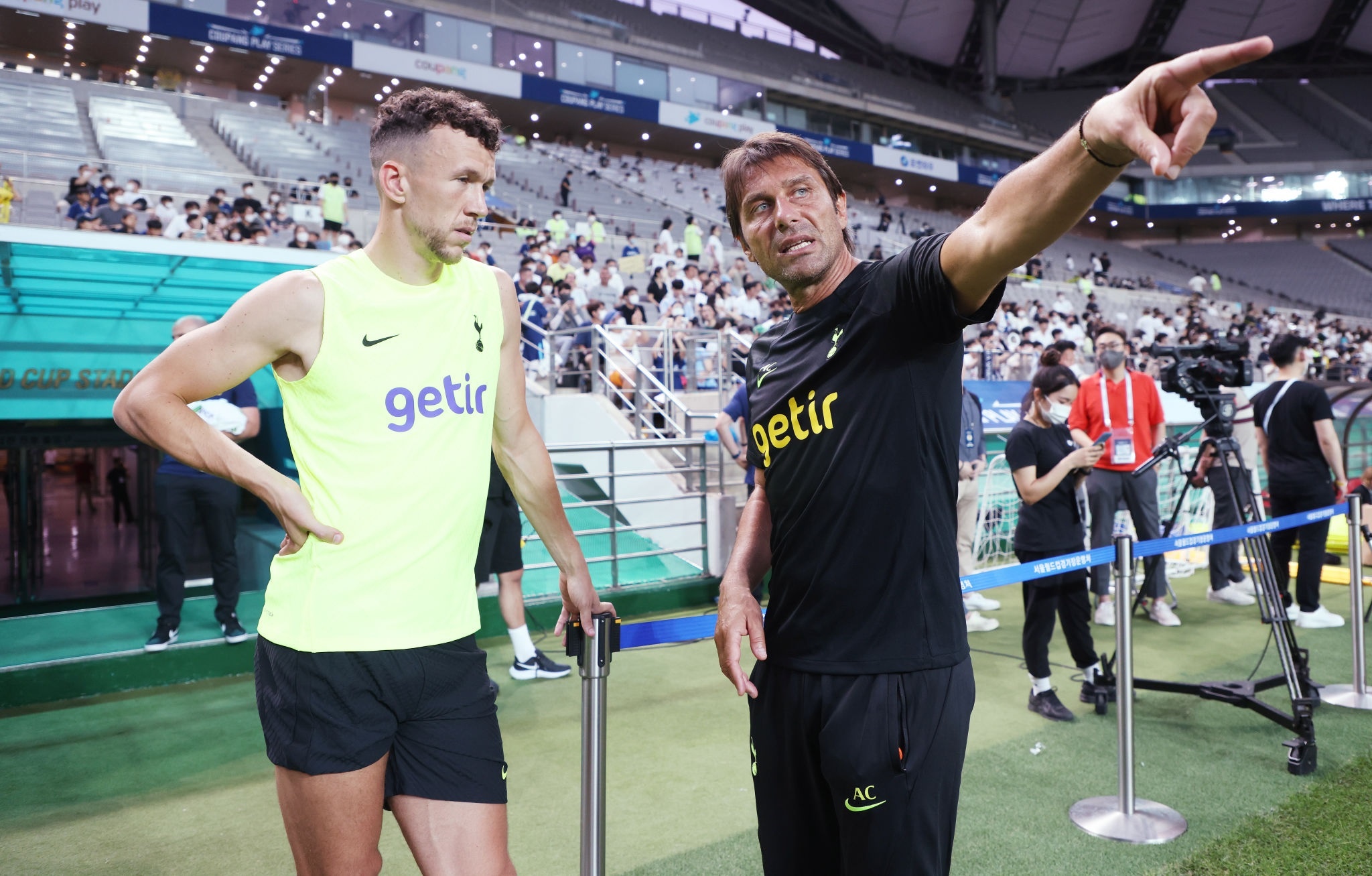 Dan tan binh vua cap ben Premier League anh 5