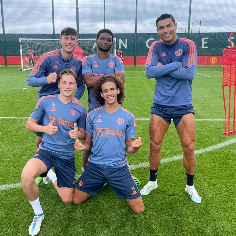 Nu cuoi cua Ronaldo khi gap lai dong doi anh 1