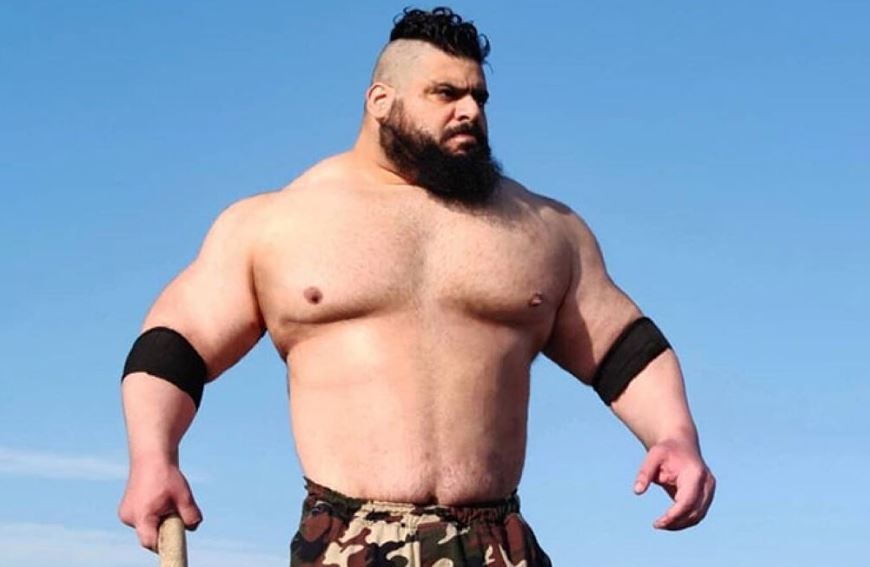 'Hulk Iran' tham bai truoc vo si ban chuyen hinh anh