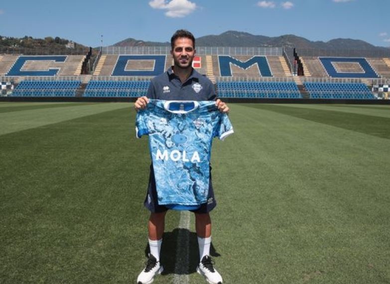 Fabregas lam chu doi bong vua dau quan anh 1