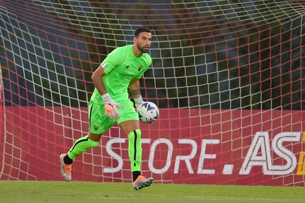 Doi hinh dang so cua Mourinho mua toi anh 12