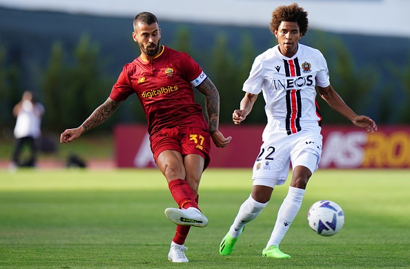 Doi hinh dang so cua Mourinho mua toi anh 7