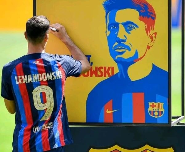 Barca tuoc ao so 9 cua Depay hinh anh