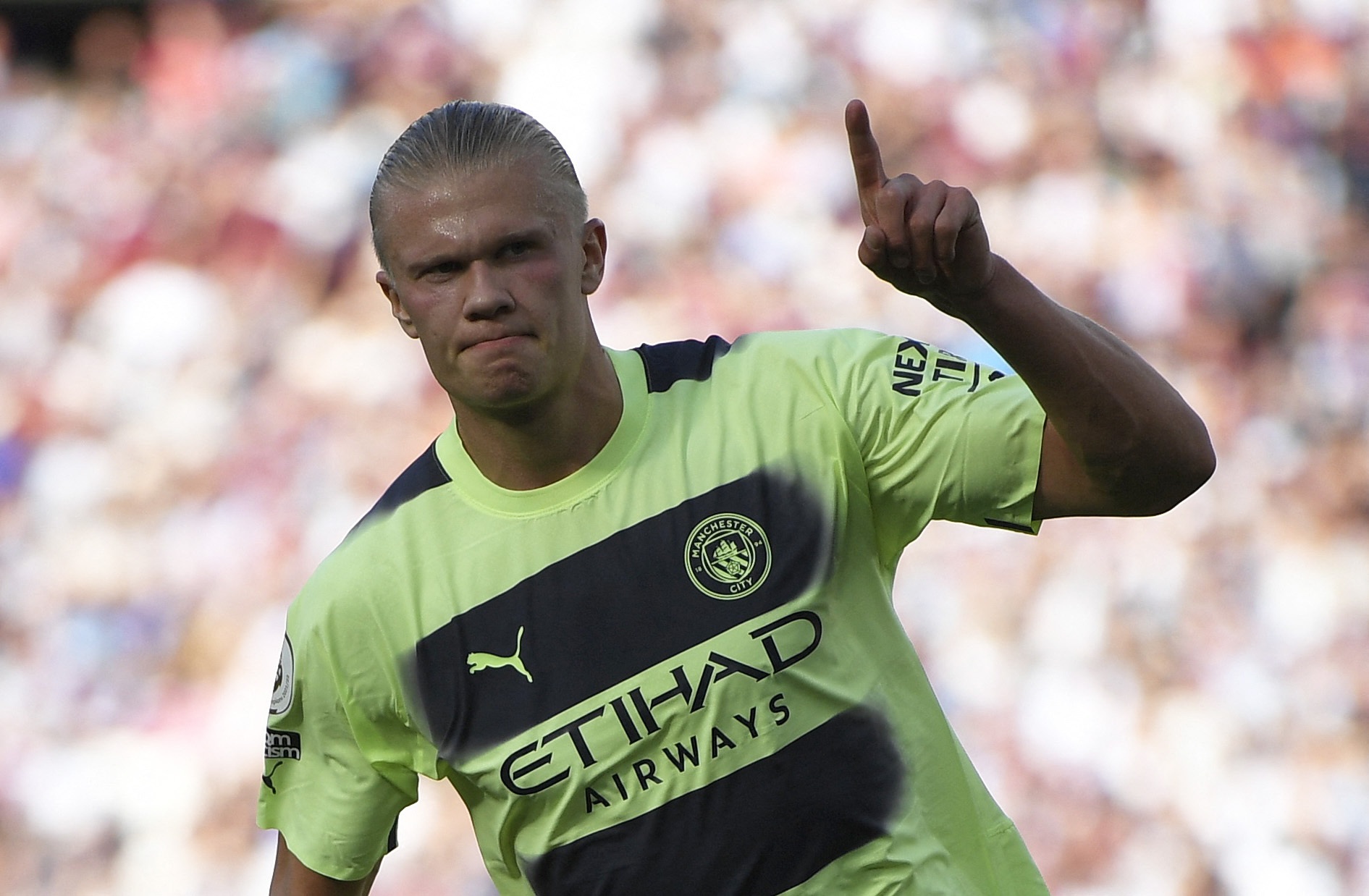 Haaland lap cu dup trong tran ra mat Premier League hinh anh