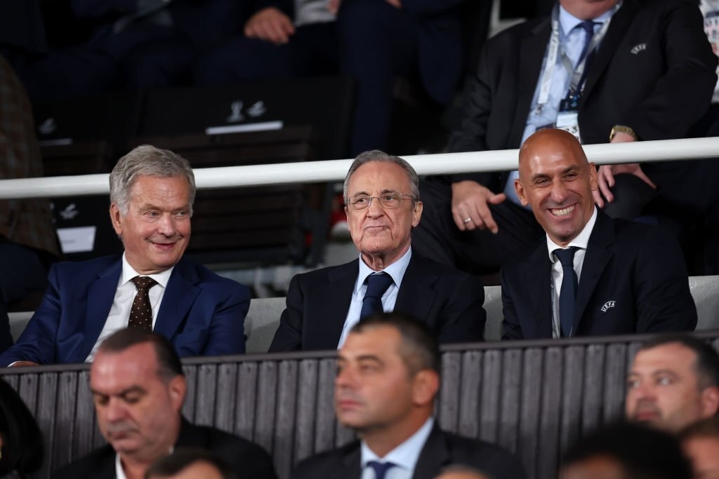 Barca bi che nhao o Sieu cup Chau Au anh 6