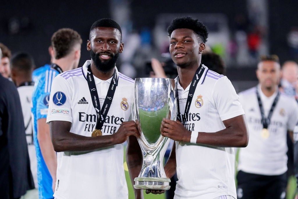 Ancelotti lap them ky luc o cup chau Au anh 5