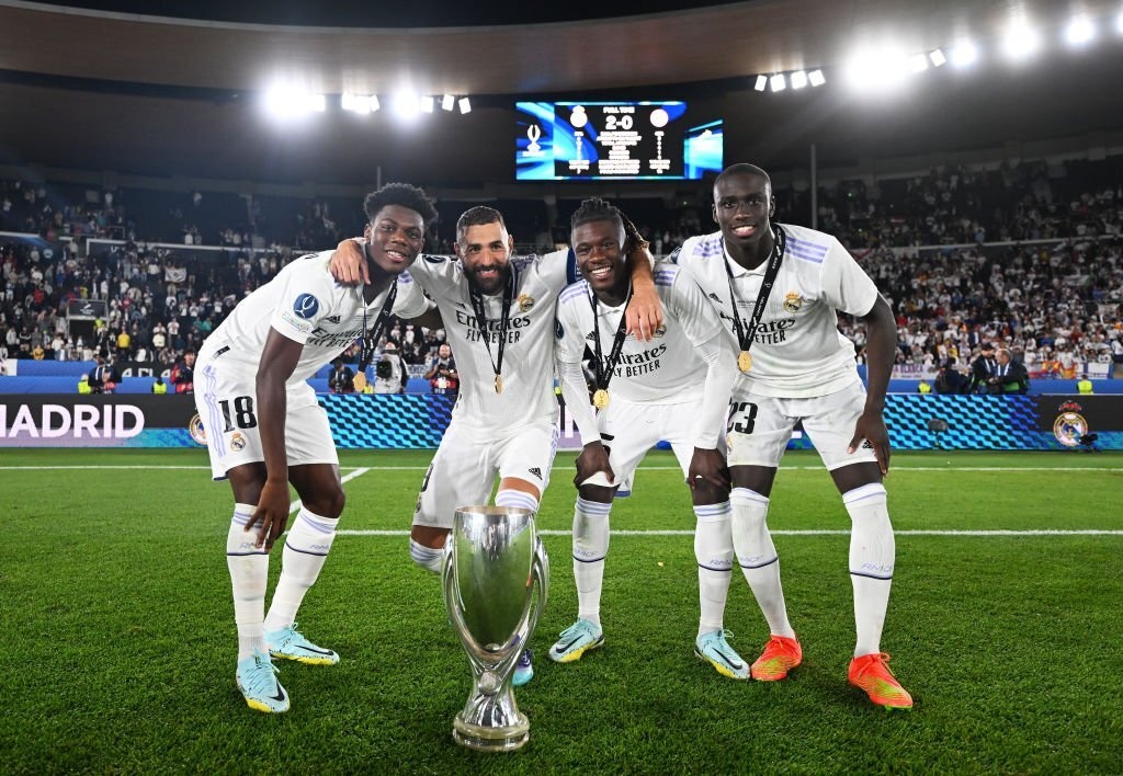 Ancelotti lap them ky luc o cup chau Au anh 6