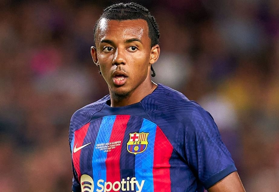 Barca dang ky het tan binh, ngoai tru Kounde hinh anh