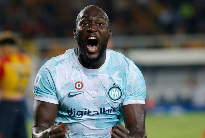 Lukaku cung dong doi vo oa khi gianh 3 diem o phut 90+5 hinh anh