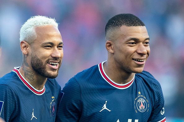 Ly do Mbappe doi thai do voi Neymar hinh anh