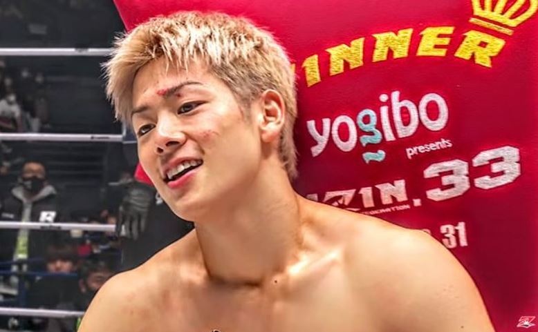 Vo si MMA tro thanh hien tuong nho ve ngoai dien trai hinh anh