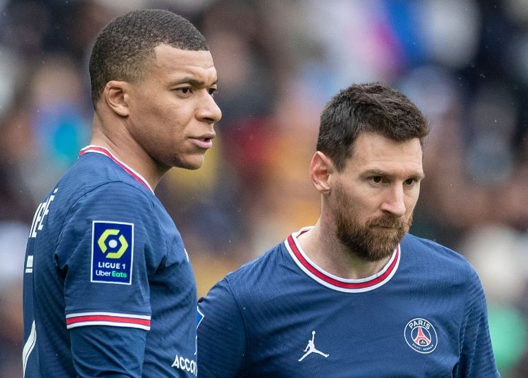 Mbappe muon loai toan bo cau thu Argentina cua PSG hinh anh