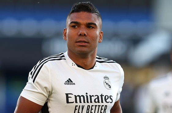 Real ra gia ban Casemiro cho MU hinh anh