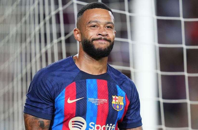 Barca be tac vi Memphis Depay hinh anh