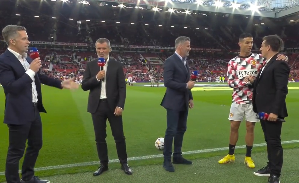 Ronaldo lam ngo Carragher anh 1